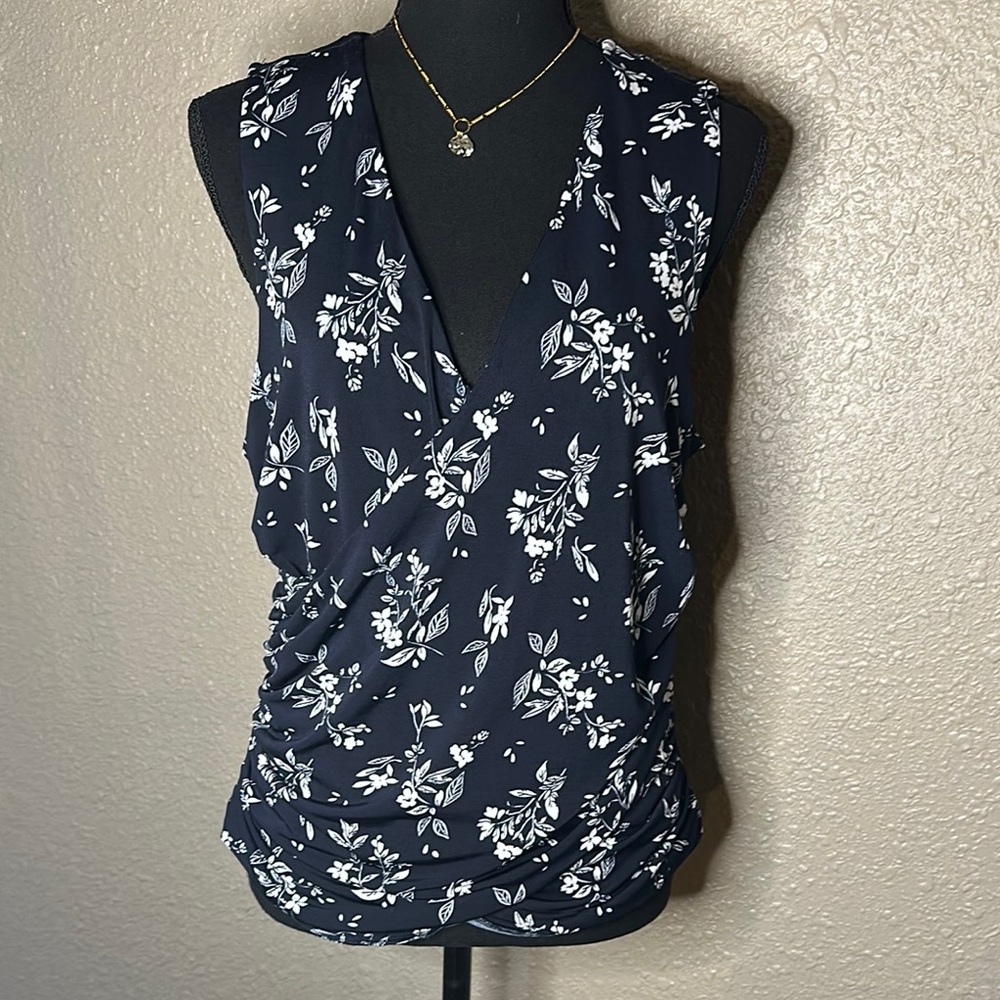 NWT VIOLETS & ROSES Ruche Sides Faux Wrap Floral Blouse‎
